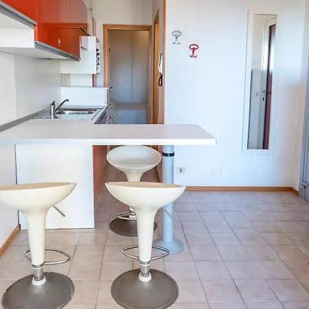 Se040 - Senigallia, Bilocale Fronte Mare Con Giardino *