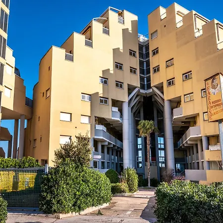 Se040 - Senigallia, Bilocale Fronte Mare Con Giardino Scapezzano