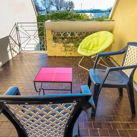 Se040 - Senigallia, Bilocale Fronte Mare Con Giardino Scapezzano